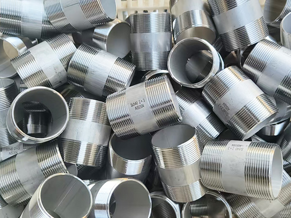 How is the hardness of stainless steel threaded fittings measured?