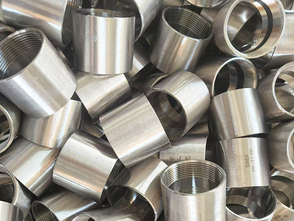 Seamless Threaded Pipe Fittings